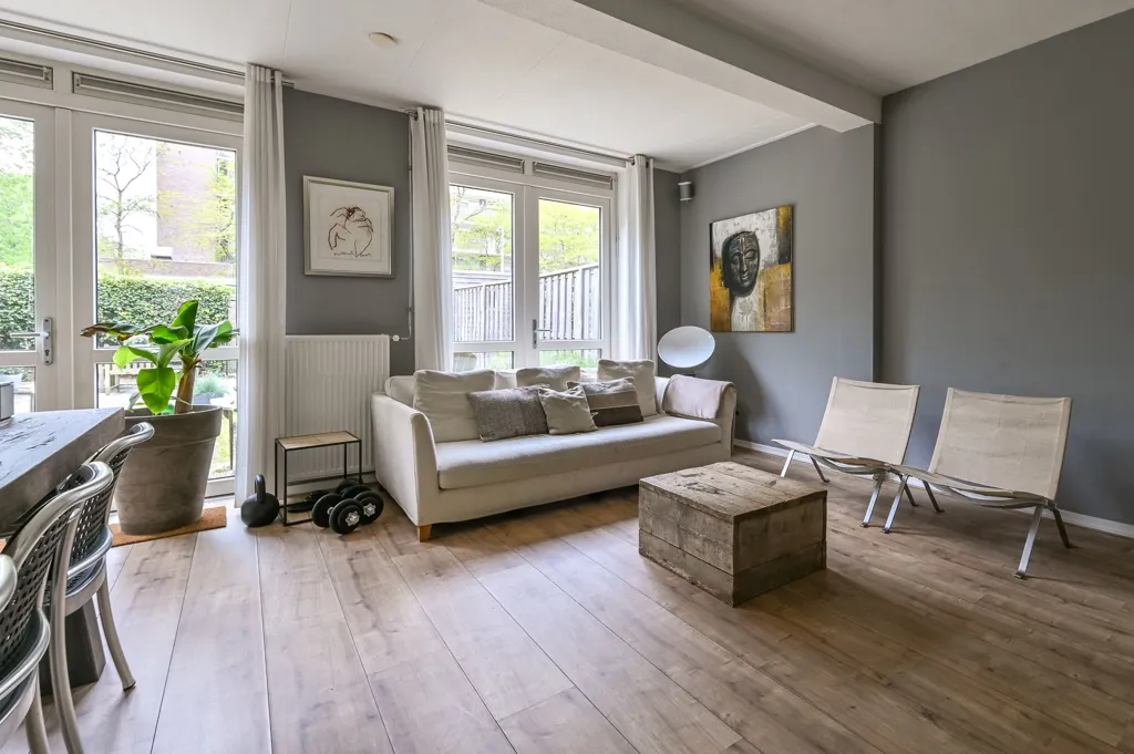 Séjour - Extended Corner House with Garden in Heemstede