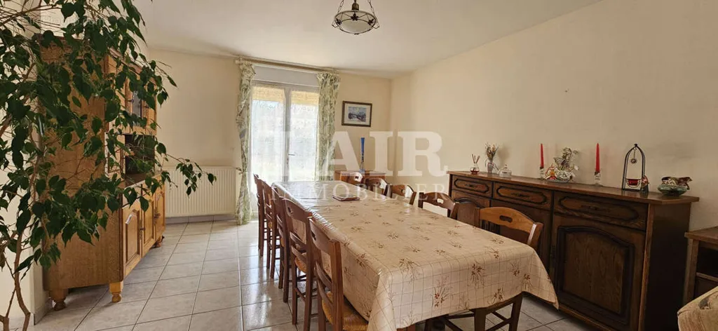 Salle à manger - Pavillon avec jardin dans un lotissement calme à Sougé-le-Ganelon