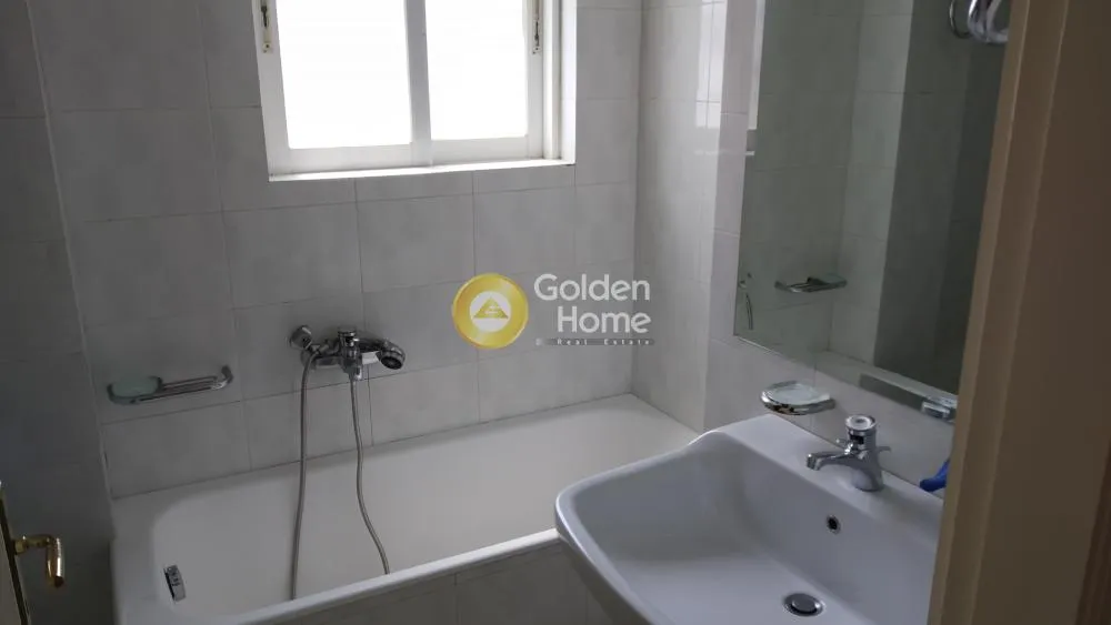 Salles de bain - Multi-Storey Building with Large Garden in Rafina - Neraias