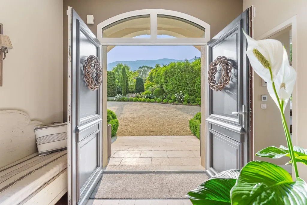 Hallway - Luxury House with Mont Blanc View near Geneva
