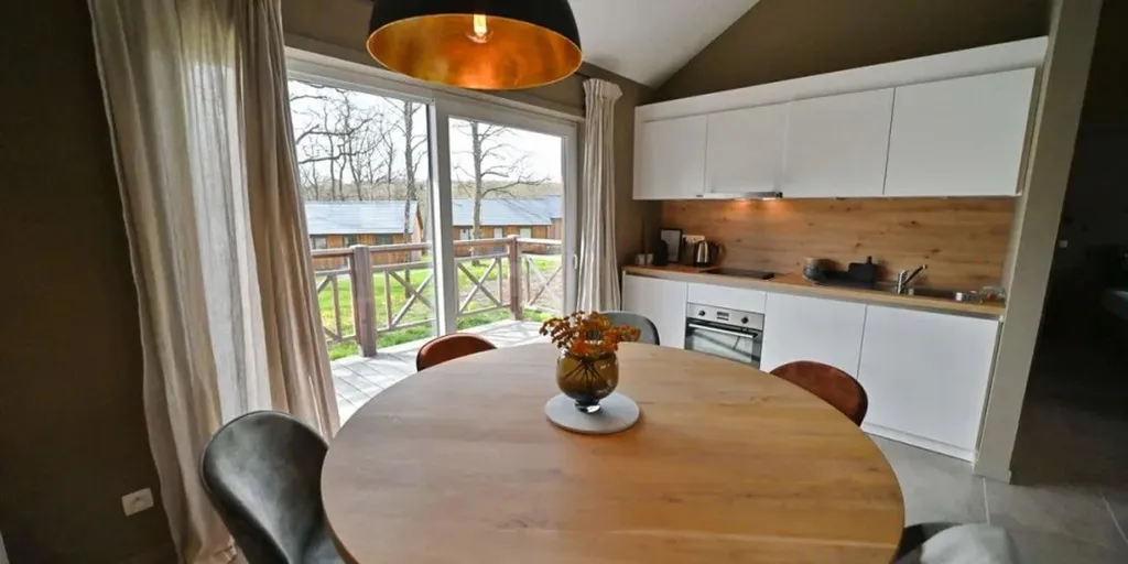 Söögituba - Chalet with Terrace in Somme-Leuze
