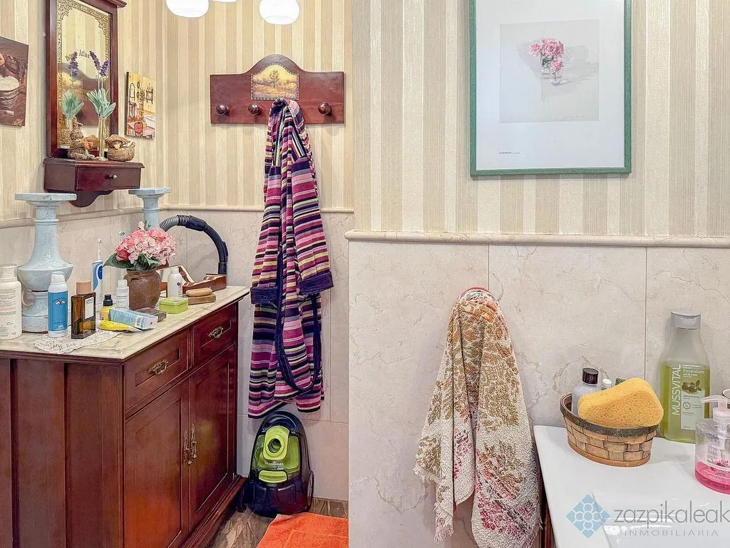 Bagni - Apartment with Balcony in Bilbao's Casco Viejo