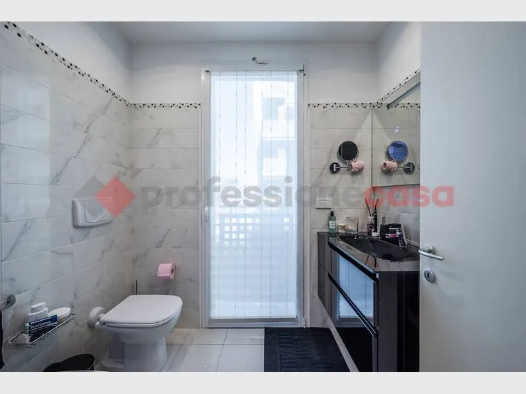 Bagni - Modern 3-Bedroom Apartment in Buccinasco