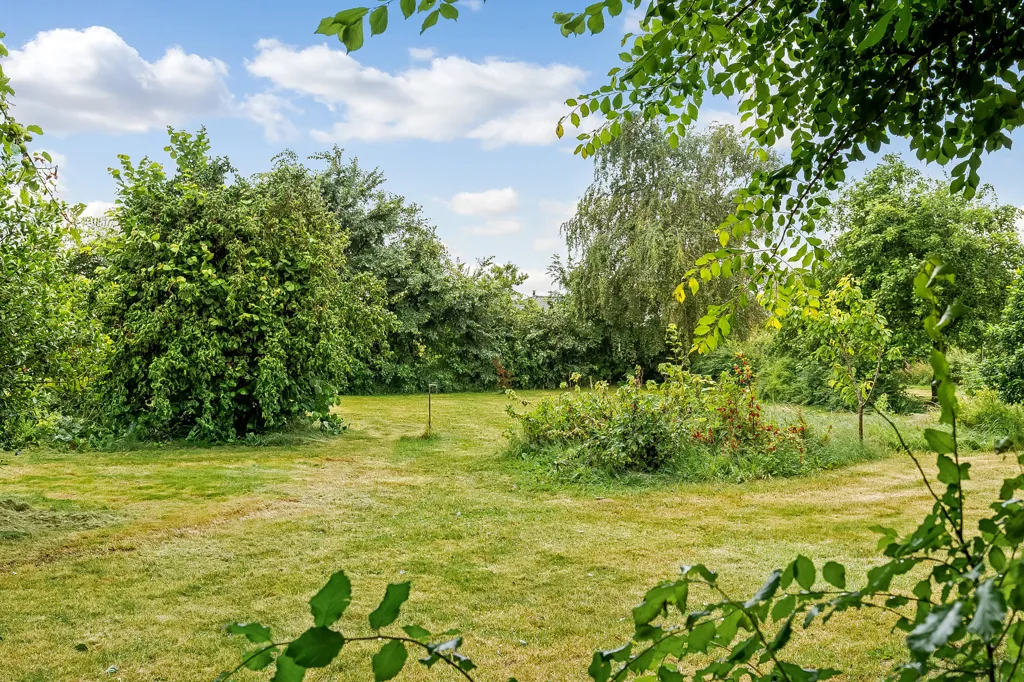 Aed - Historic Villa with Garden in Smidstrup