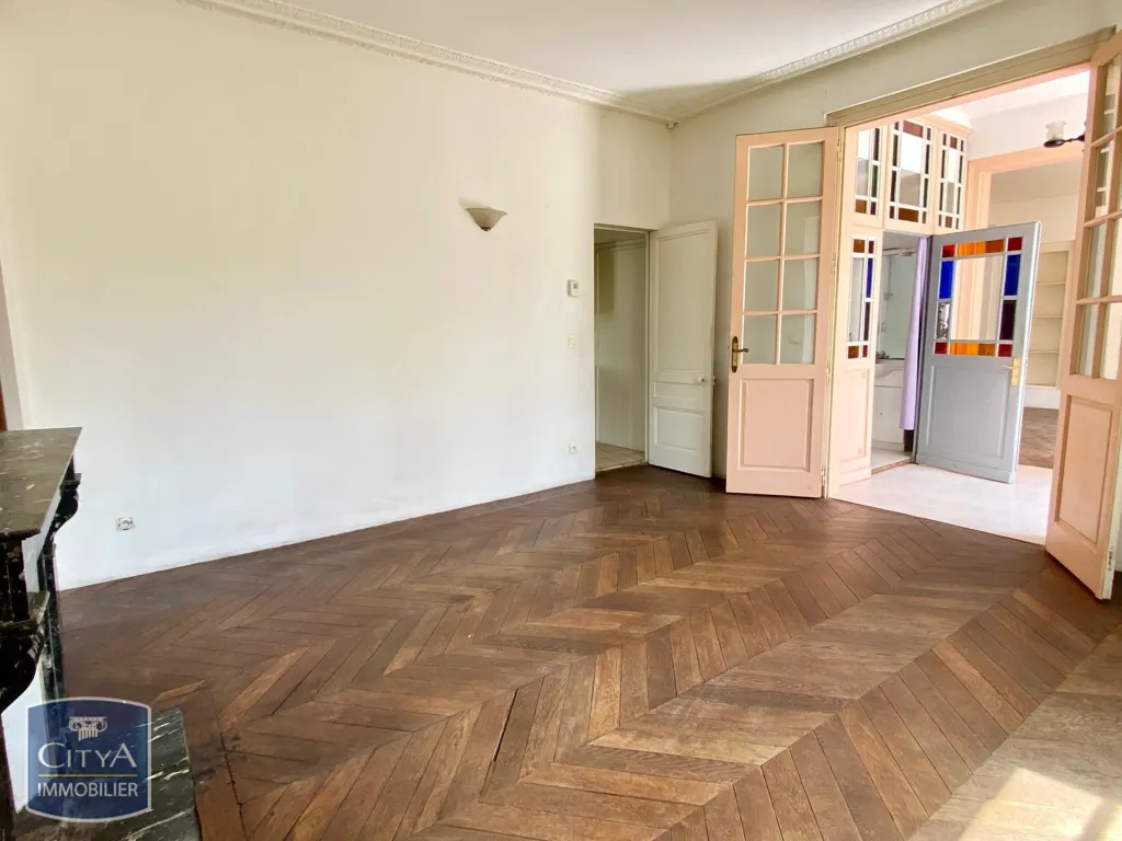 Séjour - Appartement de Plain-Pied avec Jardin à Orne