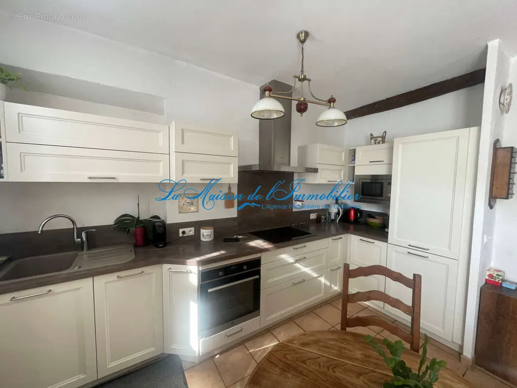 Köök - Renovated 3-Bed Flat with Balcony in Anduze