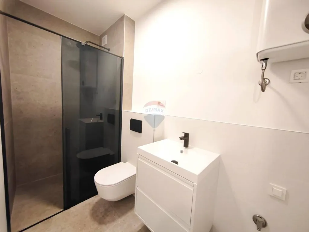 Salles de bain - Modern Apartment with Balcony in Omišalj Centre