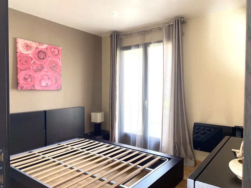 Chambres - Pavillon Entièrement Meublé avec Jardin à Bransles