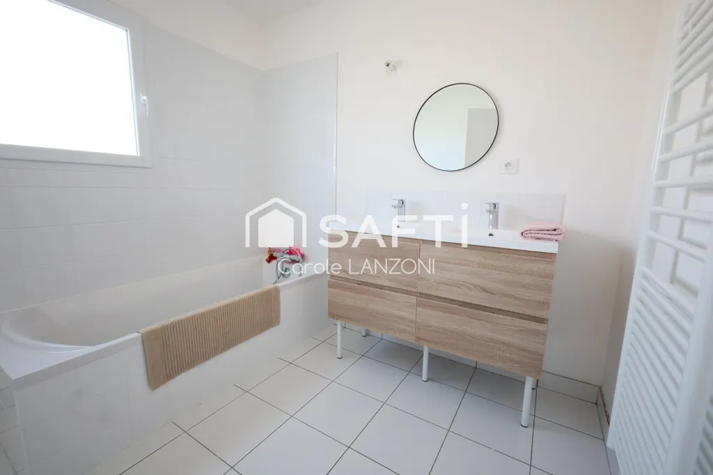 Salles de bain - Maison Moderne avec Jardin à Ossé