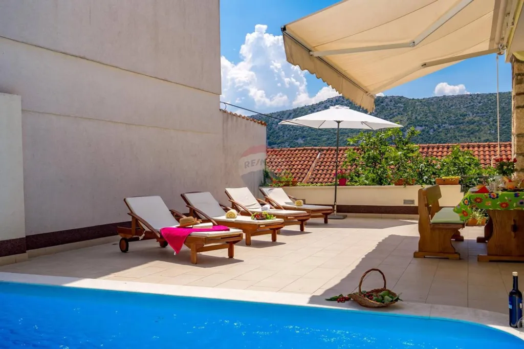 Bassein - Villa with Sea View in Tribalj