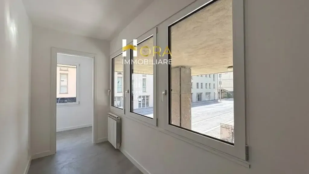 Esik - Rearranged Apartment with River View in Florence