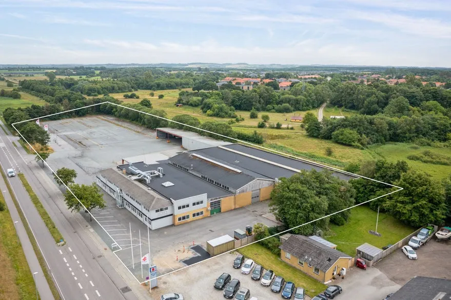 Õhuvaade - Logistics Property with High Ceilings on Main Road