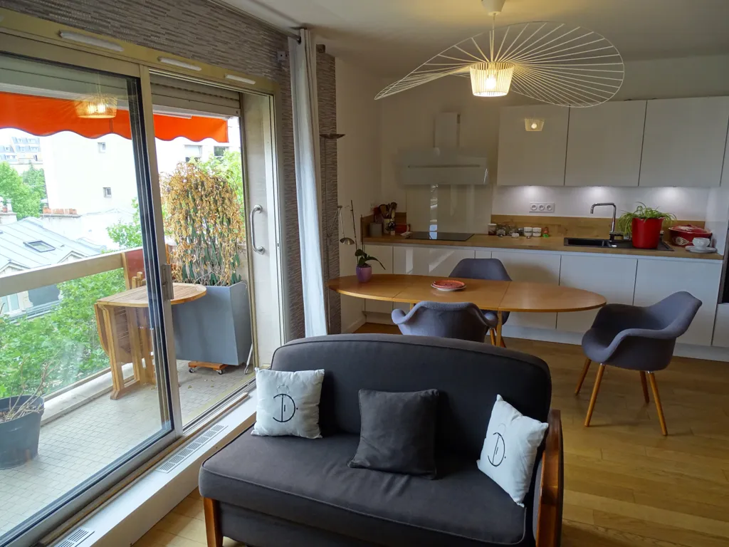 Elutuba - 2-Bedroom Paris Apartment with Balcony