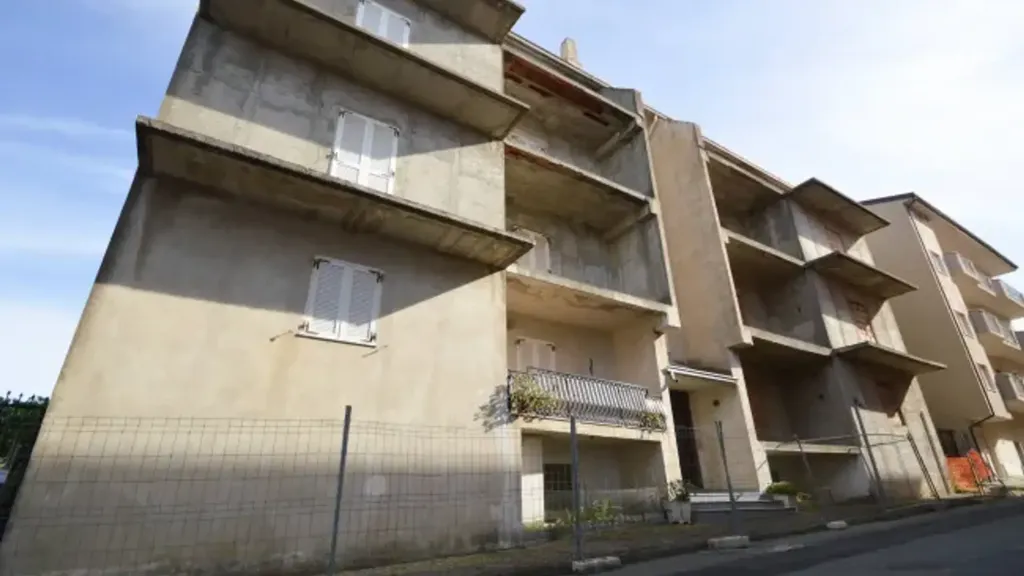 Exterior - Multi-Unit Building with Panoramic View in Cariati