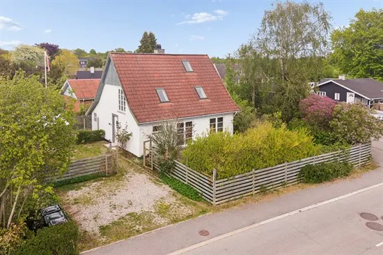 Vue aérienne - 1930s Villa with Garden in Tureby