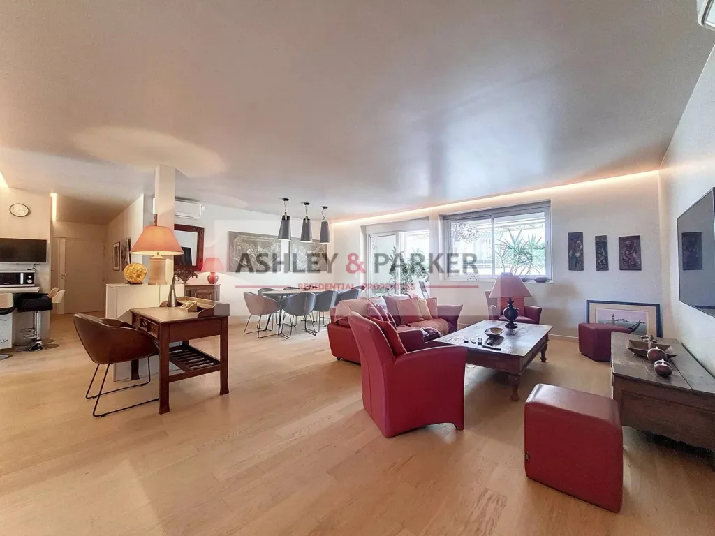 Séjour - Appartement 4 Pièces avec Terrasse au Centre de Nice