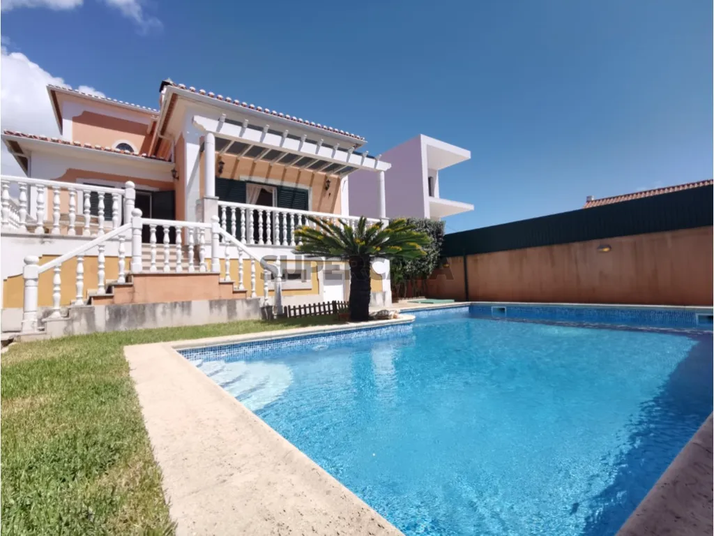 Bassein - Five-Bedroom House with Pool in Cascais