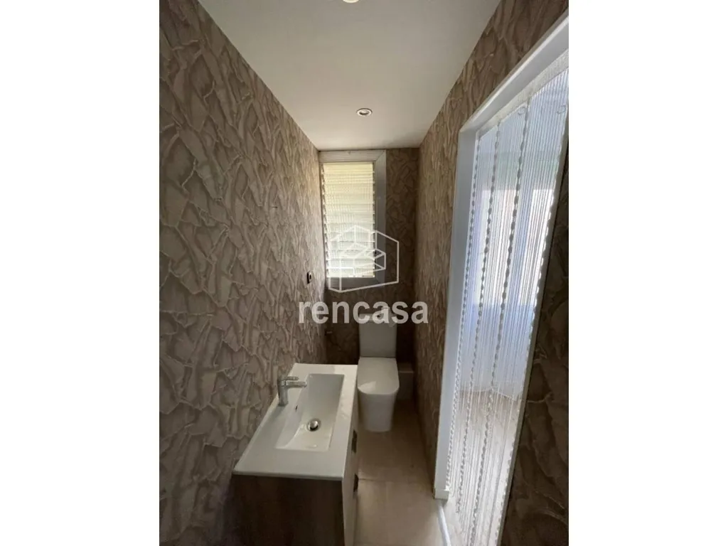 Vannitoad - Spacious Flat with Balcony in Lleida Centre