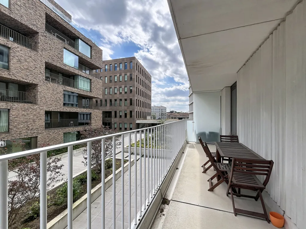 Balcon - Appartement Moderne avec Terrasse près de la Gare de Bruges