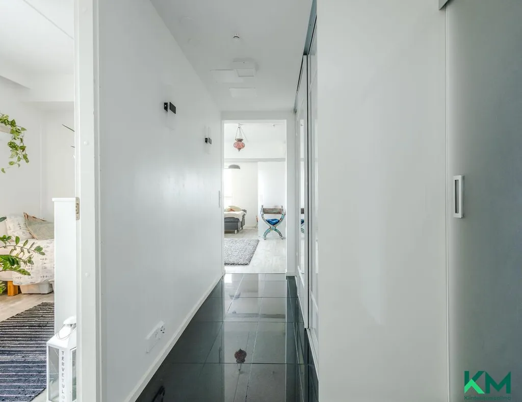 hallway_entrance