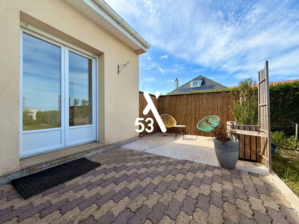 Terrasse - Maison Semi-Mitoyenne avec Jardin à Leulinghem