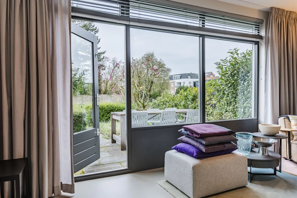 Séjour - Modern Tussenwoning with Water View in IJssel