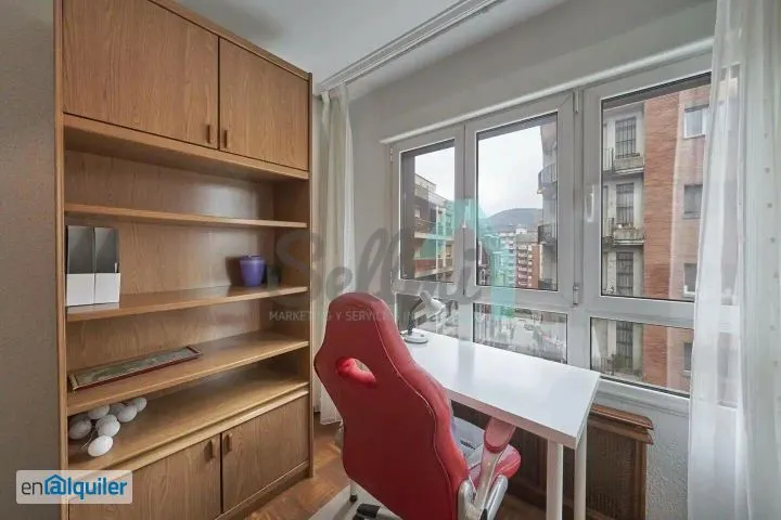 Bureau - Furnished Flat in Central Oviedo