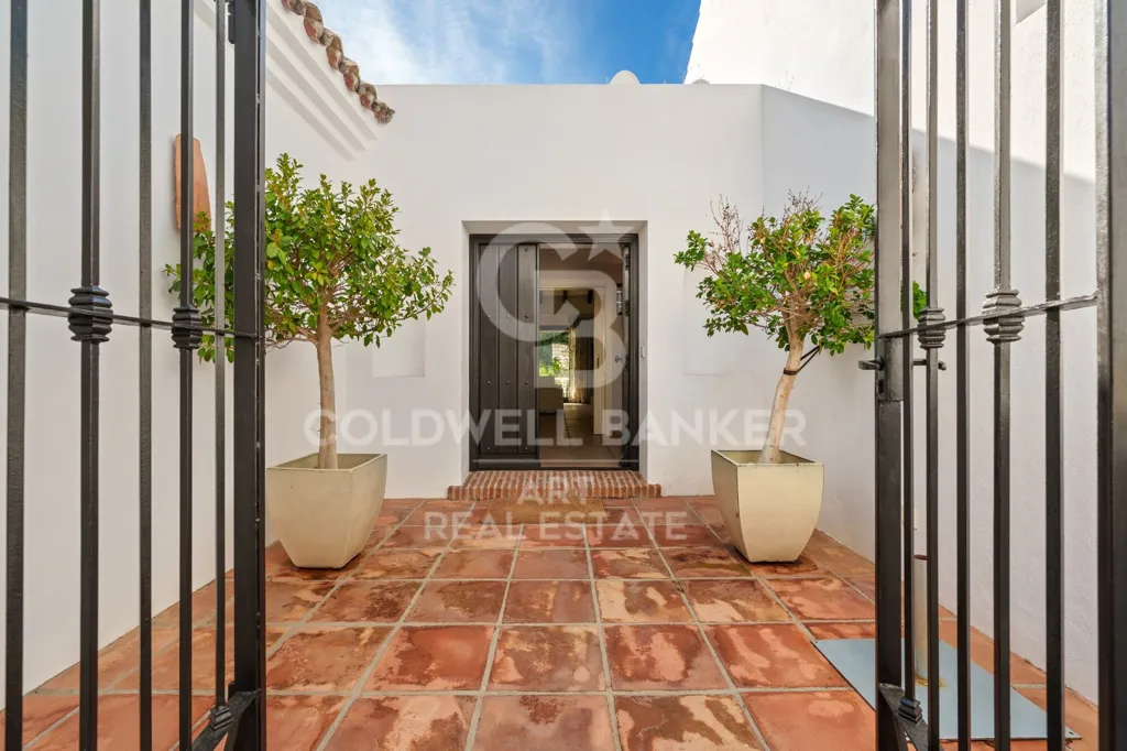Aed - Contemporary Mediterranean Villa with Panoramic Views in Benahavís