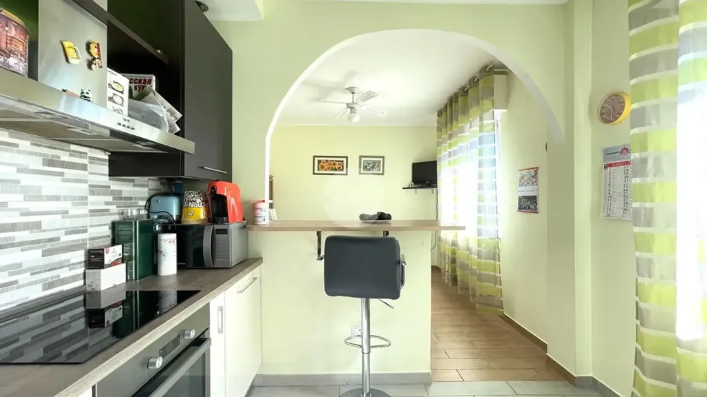 Cuisine - Renovated Apartment with Mountain View in Brescia