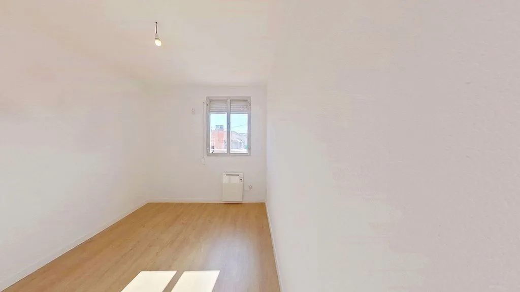 Toad - Three-Bedroom Flat with Ascensor in Puente de Vallecas