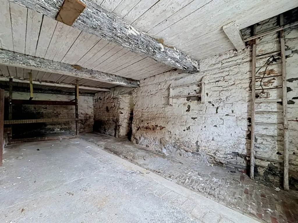 Rooms - Historic Barn to Renovate in Esneux