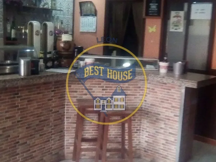 Toad - Commercial Property with Bar Area in León