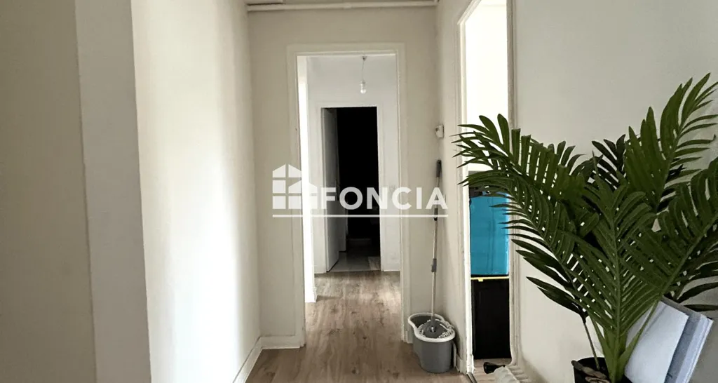 Esik - Spacious Flat with City View in Centre