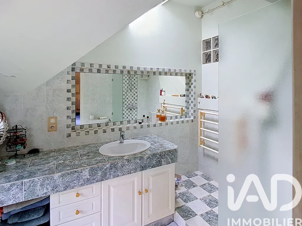 Salles de bain - Maison de Campagne avec Piscine à Château-Renard
