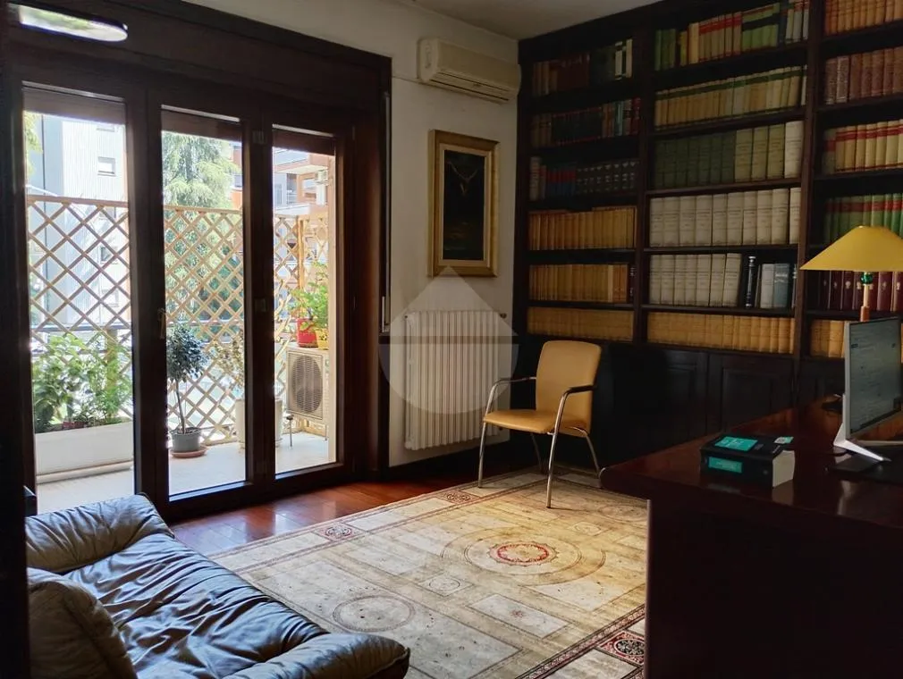 Studio - Office Space with Balcony in Cosenza Città 2000