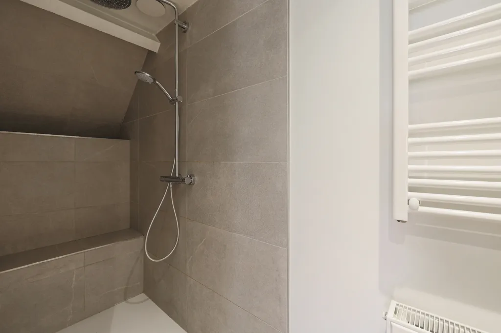 Salles de bain - Maison Future-Proof avec Piscine à Mortsel