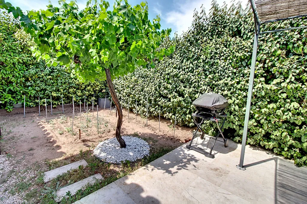 Jardin - Villa avec Piscine et Garage à Vidauban