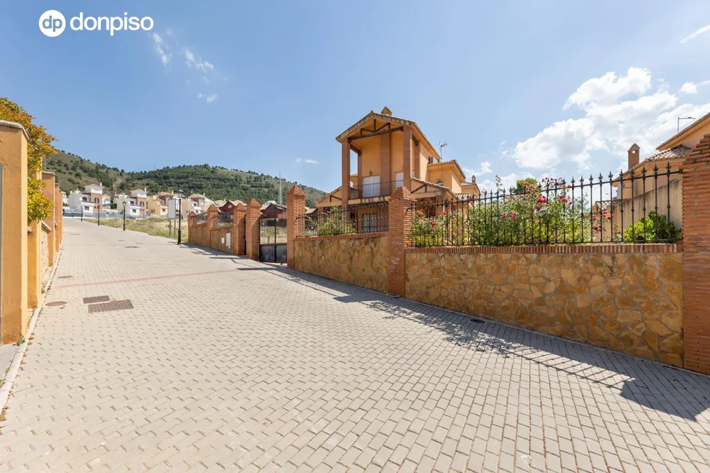 Välivaade - Chalet with Pool in Granada's Calle Ajenjo