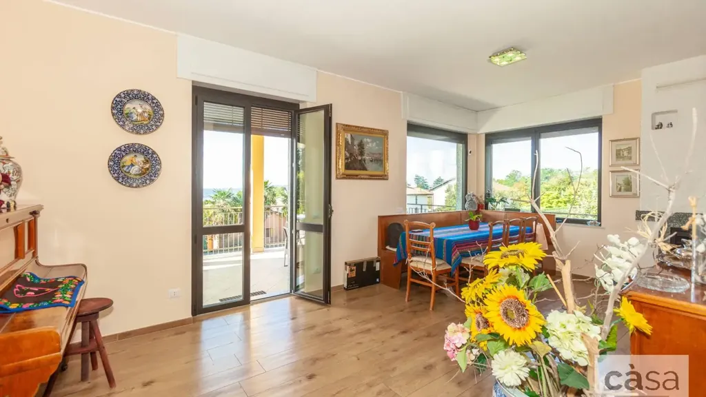 Sala da pranzo - Luxury Villa with Lake View in Comerio