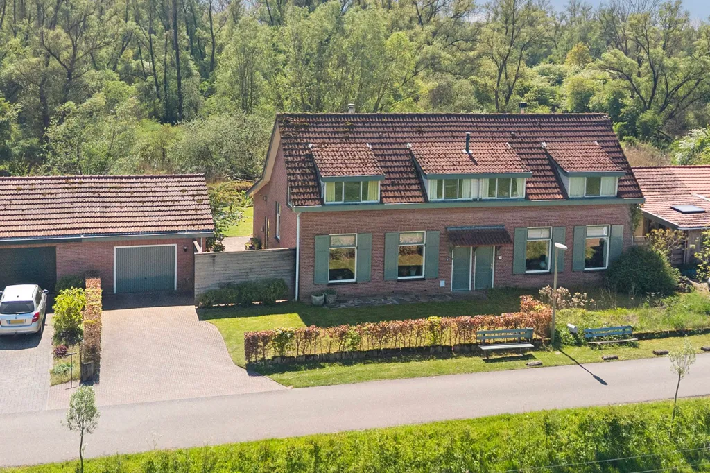 Õhuvaade - Two-Storey House with Garden in Ooijpolder