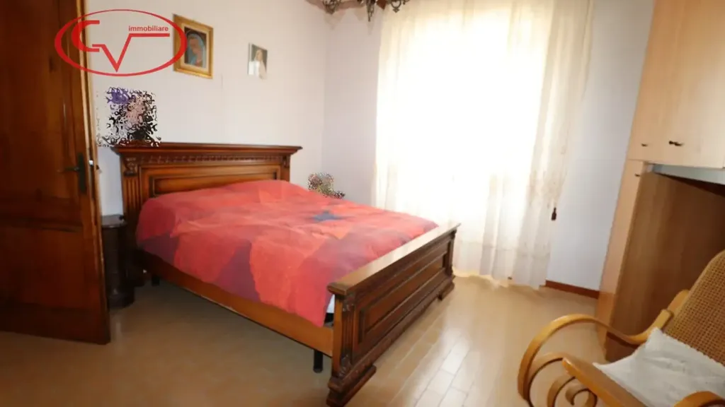 Chambres - Semi-Independent Apartment with Garage in Montevarchi
