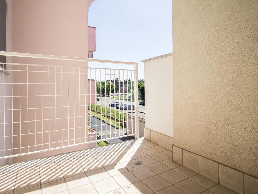 Rõdu - Second Floor Flat with Balcony in Garbagnate Milanese