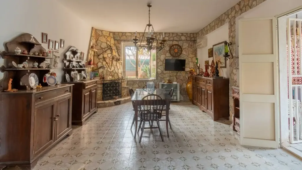 Salle à manger - Villa with Garden and Terrace in Carini