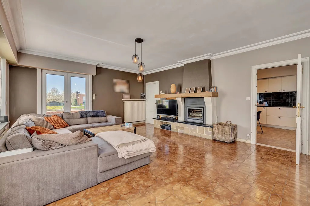 Elutuba - Spacious House with Undercroft in Markegem
