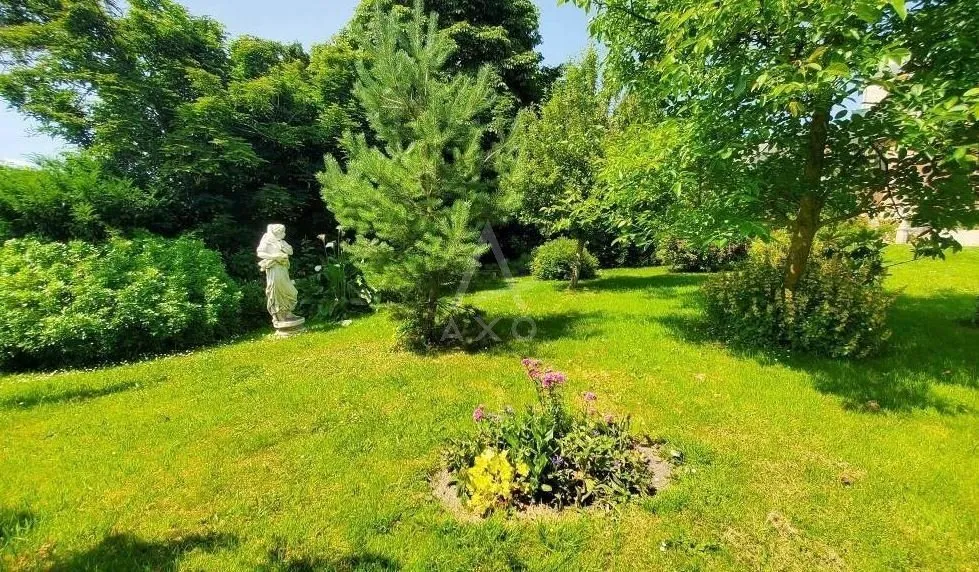 Jardin - Château du XVIIIe siècle avec Terrasse à Douvrend