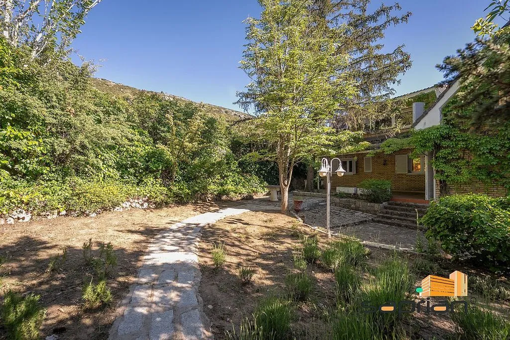 Aed - Chalet with Pool and Terrace in Robledo de Chavela