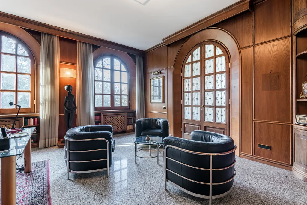 Bureau - Luxury Villa with Park in Alatri