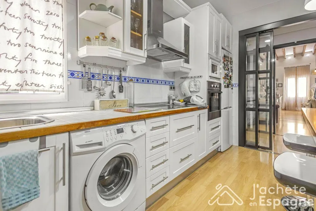 Köök - Charming Flat with High Ceilings in Alicante Centre