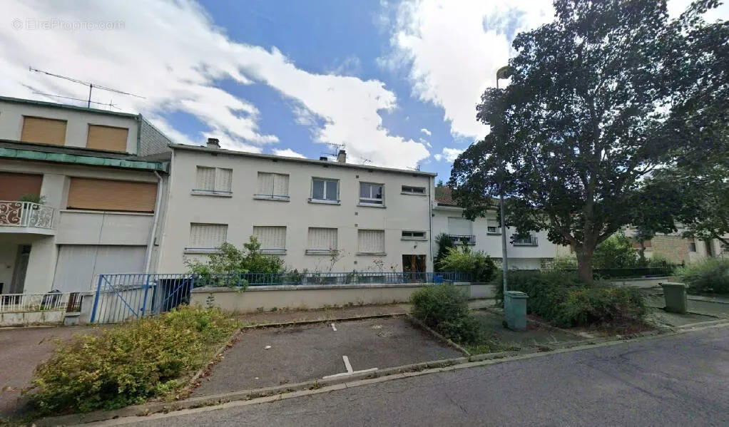 Esterno - Studio with Investment Potential on Boulevard Hardeval