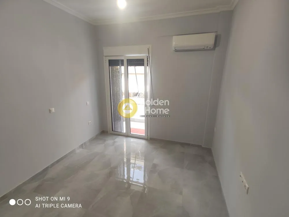 Rooms - Bright Apartment with Balcony in Varvakeios Square